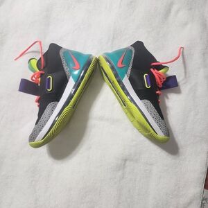 Nike Women' Multicolor Athletic Shoes